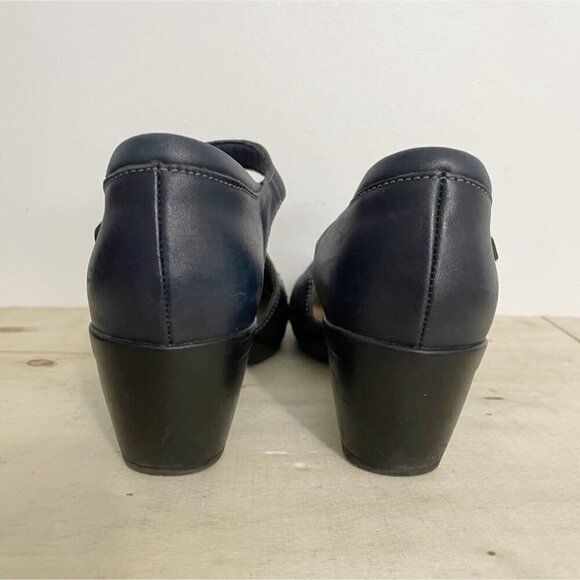 Clarks Collection Size 7 Comfort Shoe Heels Navy Blue Strap Closed Toe - Picture 3 of 10